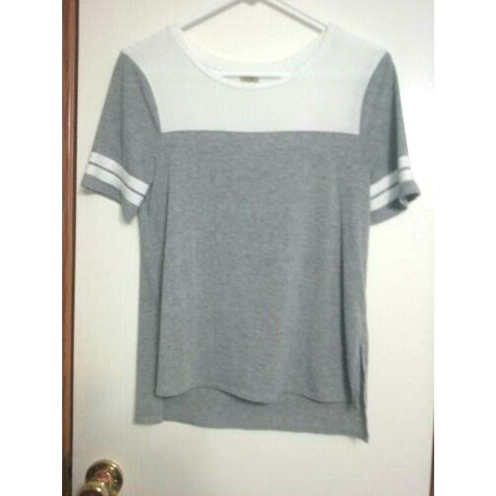 TRUE CRAFT Womens Sz XS Top Shirt Scoop Neck Short Sleeve Gray & Creme